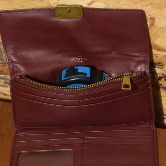 FOSSIL burgundy wallet | EUC - Picture 6 of 7